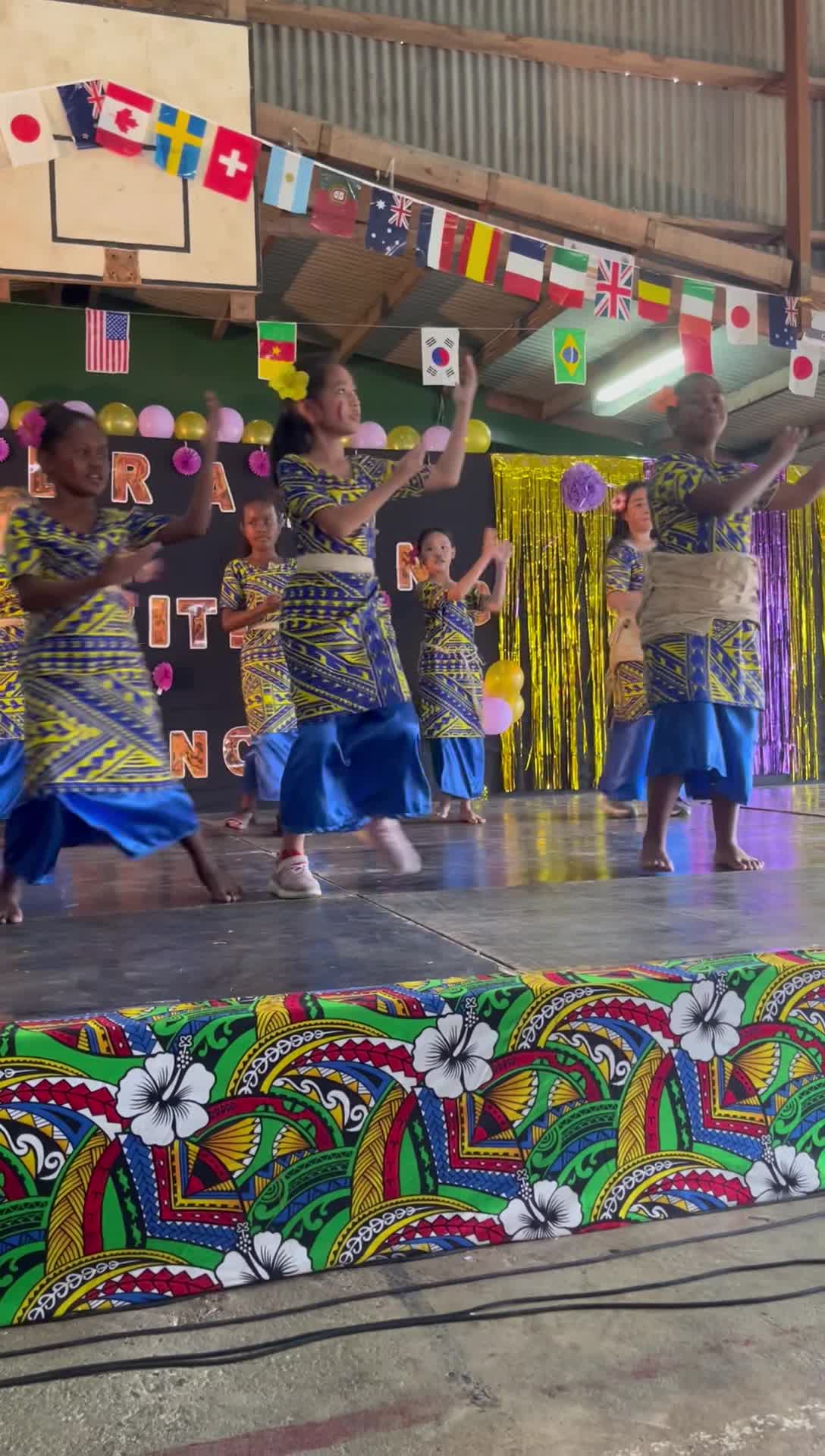 1.3K views | 🇼🇸 And the Year 4 girls displayed some traditional Samoan dancing 🇼🇸

🇸🇧🇫🇯🗿🌺🇬🇷🇼🇸🇲🇳🇪🇬