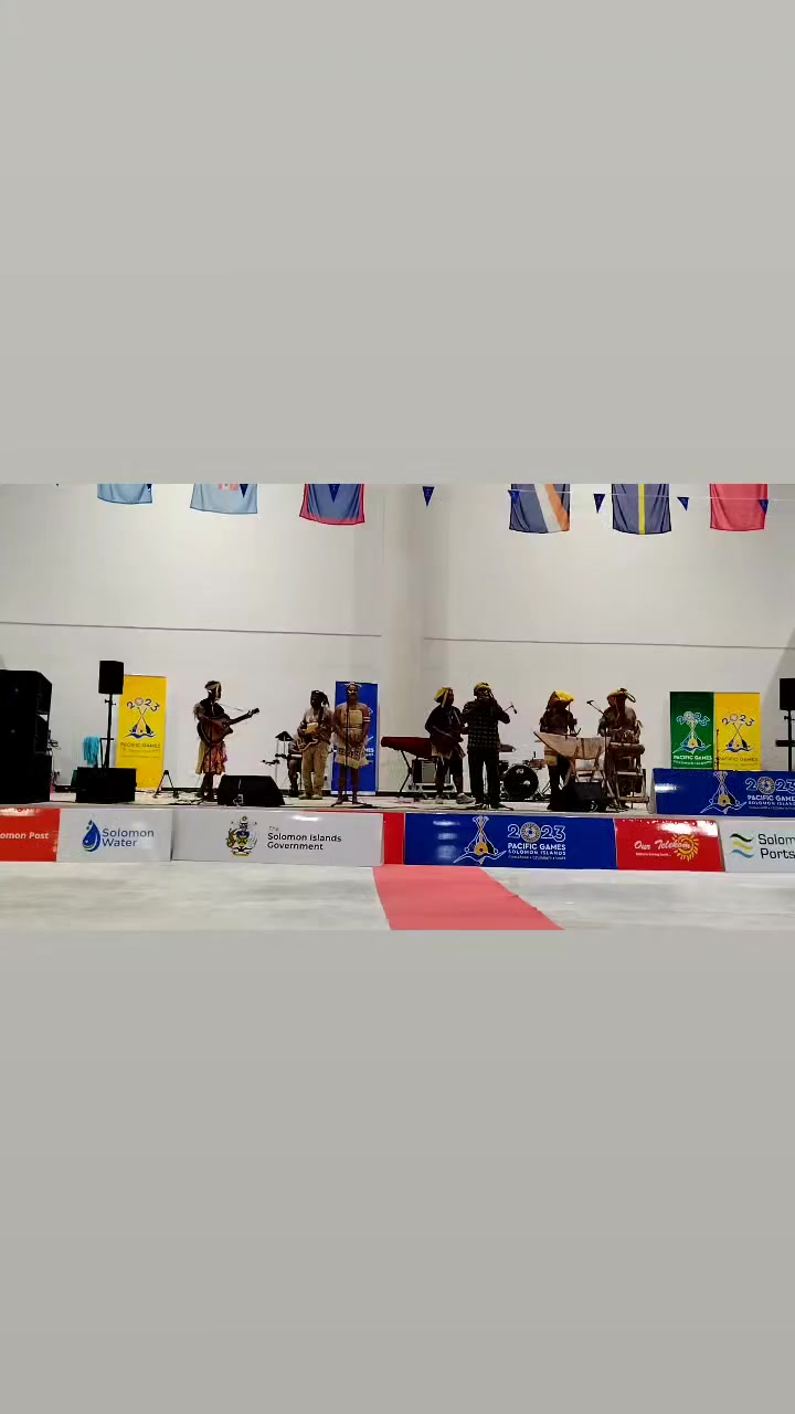 2K views | The combination of modernity and tradition, the perfect combination of guitar, bass and national instrumental music similar to the Chinese sheng, made me feel an auditory shock similar to "The Last of the Mohicans".
 This is a cu