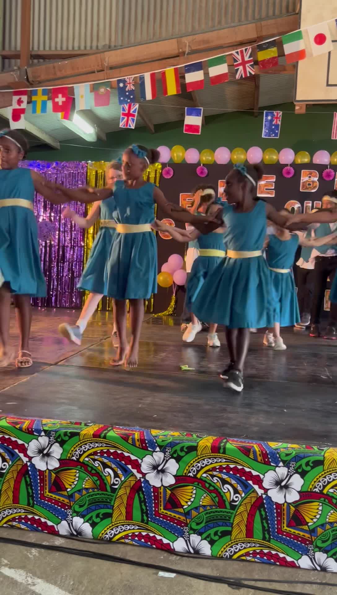 25 reactions | 🇬🇷 Zorba’s Dance by the Year 3 class took us to the beautiful Mediterranean country of Greece 🇬🇷 Opa!

🇸🇧🇫🇯🗿🌺🇬🇷🇼&#
